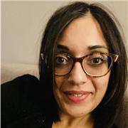 Insegnante di lettere, impartisce lezioni di Italiano, greco, latino, storia, filosofia. Secondaria di primo e secondo grado